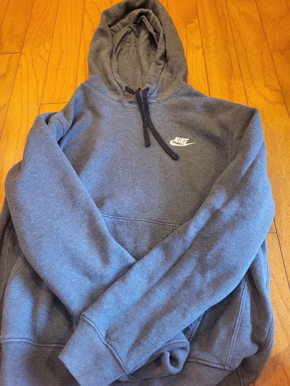 Nike Men's Gray Pullover Hoodie - Classic Logo